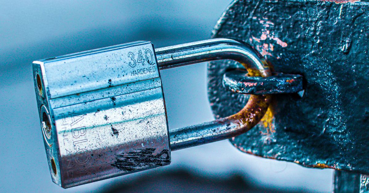 5 Signs Your Storefront Lock Is About to Fail — Locksmith Lithonia